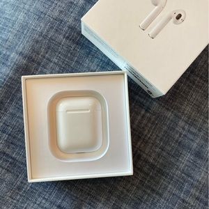 AirPods {1st Generation with charging case}